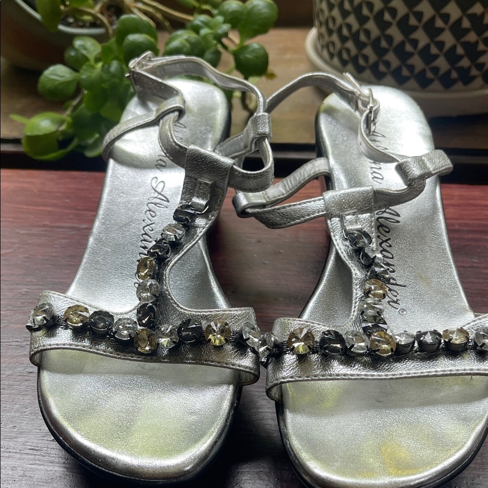 Athena Alexander Metallic Sandals with Crystal Embellishments Sz 6.5